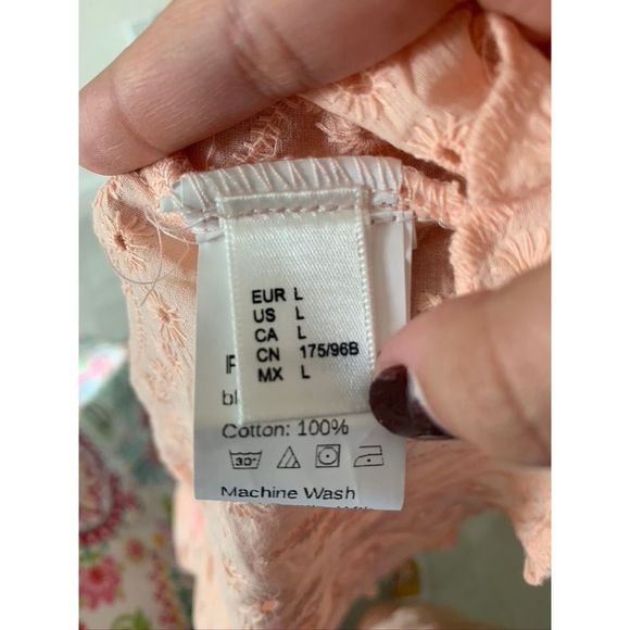 NWOT embroidered blouse - Picture 4 of 4